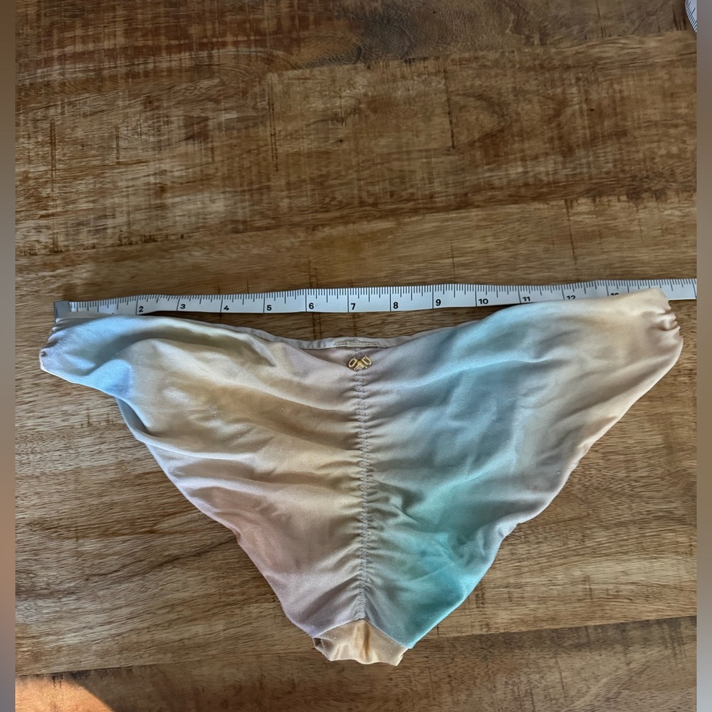 PilyQ swim bottoms in a pastel rainbow size Medium 

Multicolor Bikini Bottom